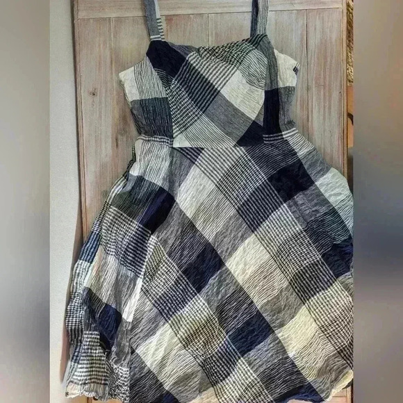 Just...Taylor Dresses & Skirts - Seersucker plaid swing dress with pockets